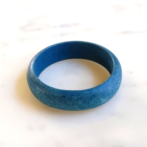 NWOT. Vintage 0.75" Wide Blue Wooden Bangle Bracelet. - Picture 1 of 2